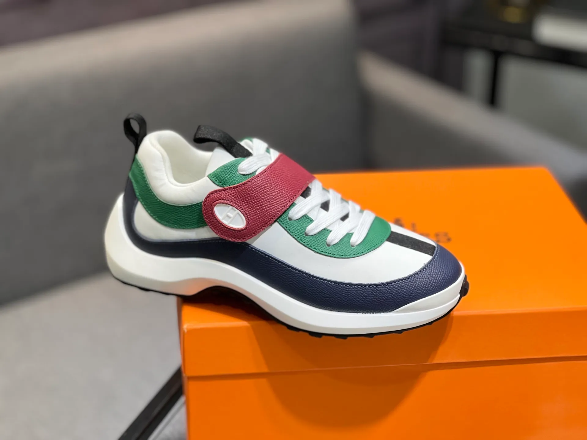Men's shoes 💰600 Actual photos 🎬 [Hermès] Couple style, official website synchronization Counter quality French Paris catwalk style Simple and classic Imported original fabric Original 1:1 outsole! The highest version on the market! Size: Female 35-41. Male 39-45 (female 41, male 45 customized)
